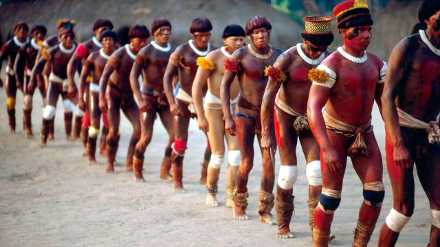 Cenas do dia-a-dia, c.1975. Parque Indígena do Xingu. Mato Grosso, Brasil. Detalhe de foto de Maureen Bisilliat / Acervo IMS