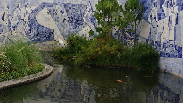 Painel projetado por Burle Marx no Instituto Moreira Salles do Rio de Janeiro