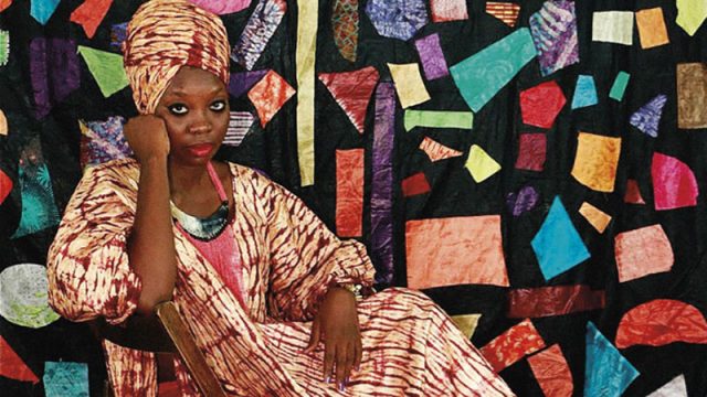 Oumou Diarra, As moças vestidas de basin, 2016. Cortesia da artista.