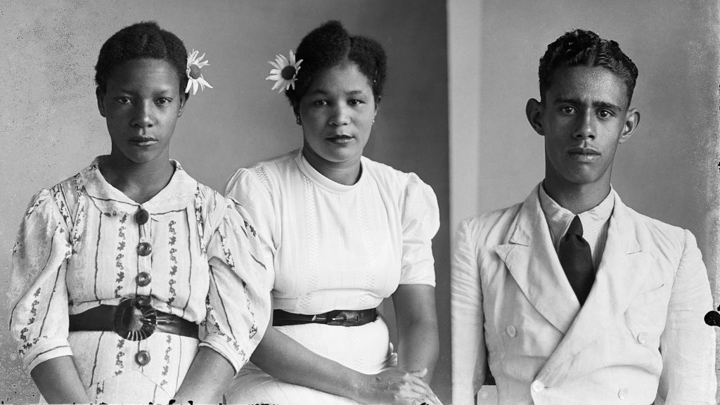 Imagem que revela múltiplas exposições numa mesma chapa de vidro. Diamantina, MG, s.d. Chichico Alkmim / Acervo Instituto Moreira Salles