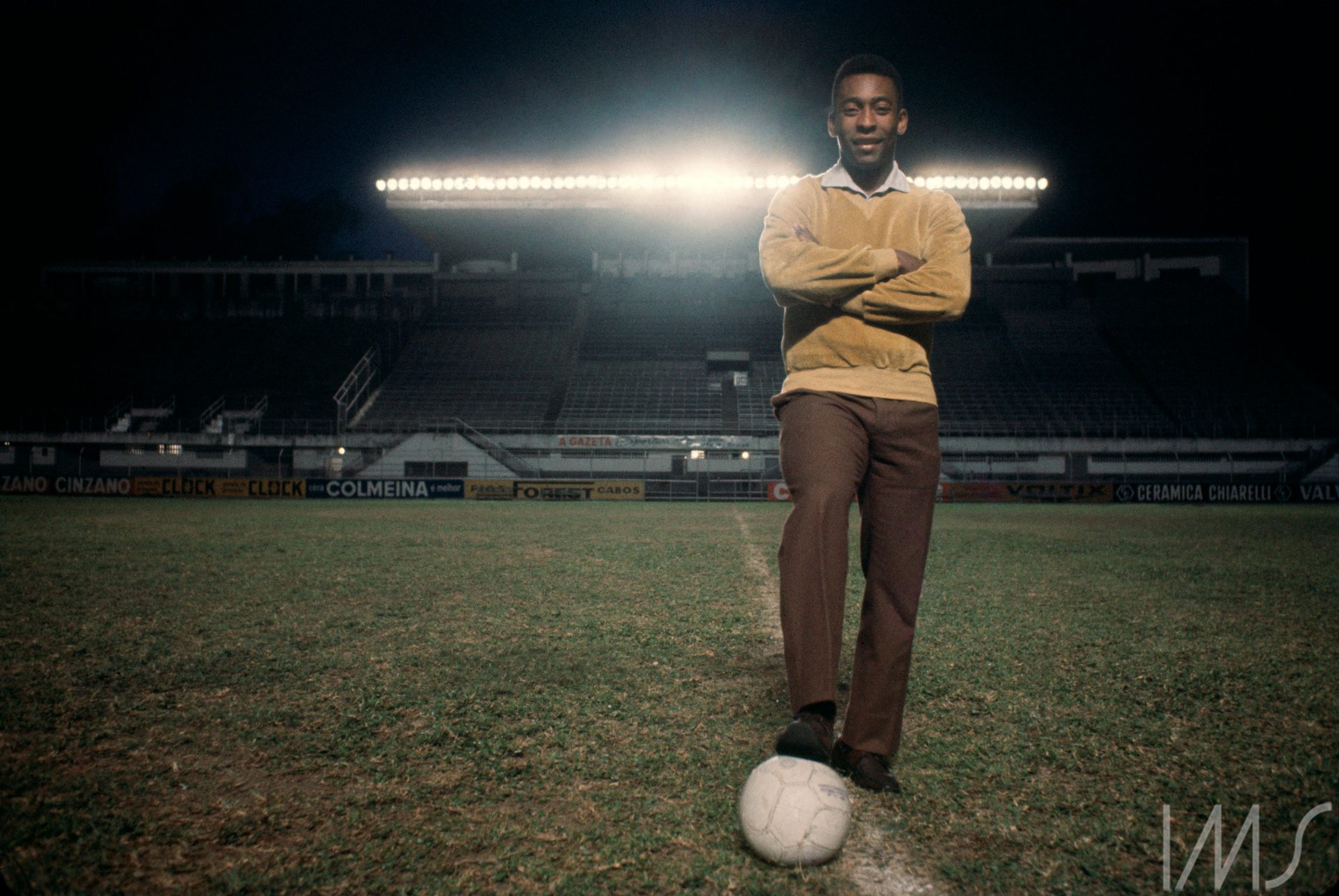 Edson Arantes do Nascimento, o jogador de futebol Pelé, 1966. Foto de David Drew Zingg / Acervo IMS