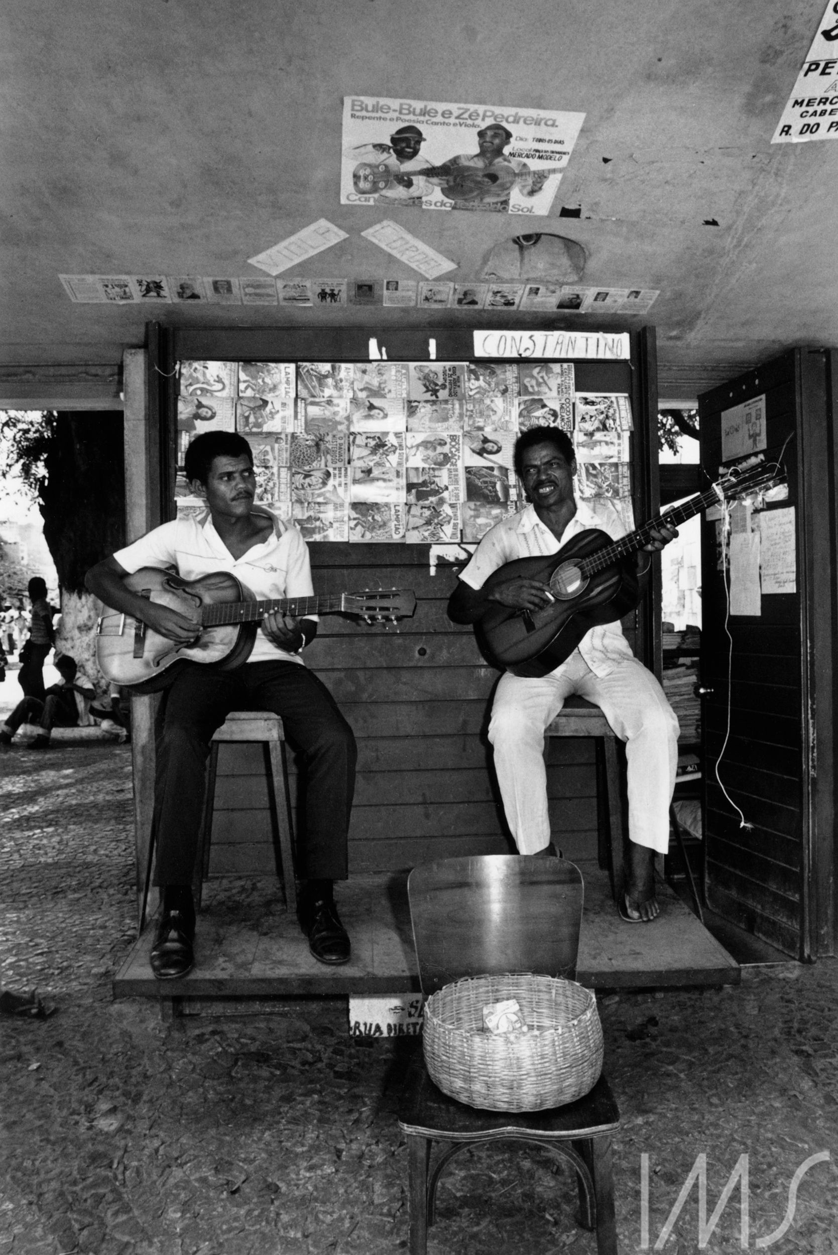 Repentistas. Brasil, 1981. Foto de Madalena Schwartz/Acervo IMS