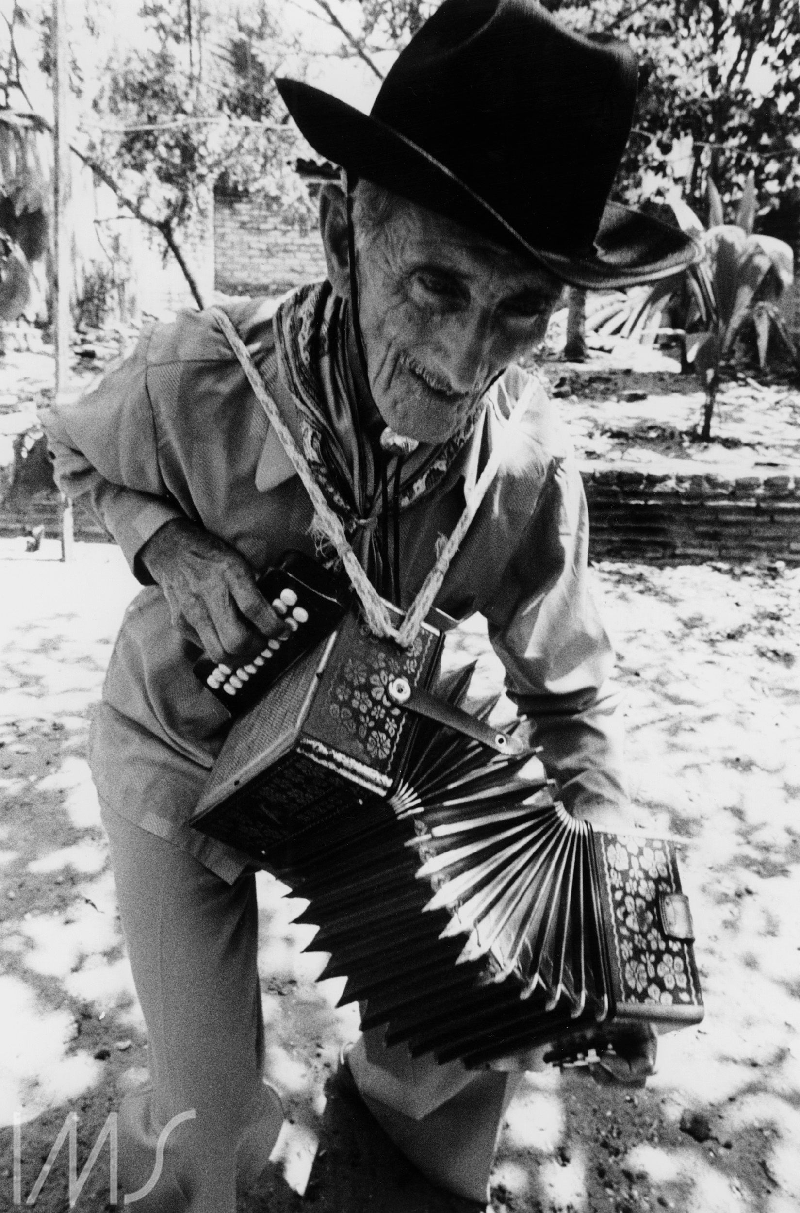 Velho Acordeonista. RN, Brasil, 1974. Foto de Madalena Schwartz/Acervo IMS