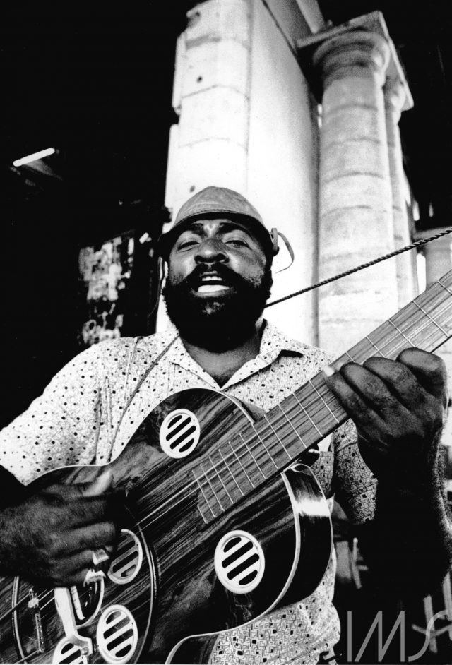 Bule-Bule. Salvador, BA, Brasil, 1981. Foto de Madalena Schwartz/Acervo IMS