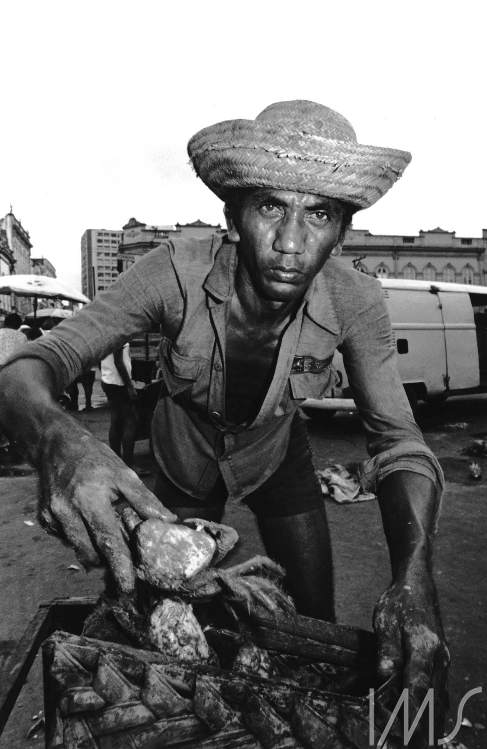 Pescador de Caranguejos. Belém, PA, Brasil, 1981. Foto de Madalena Schwartz/Acervo IMS