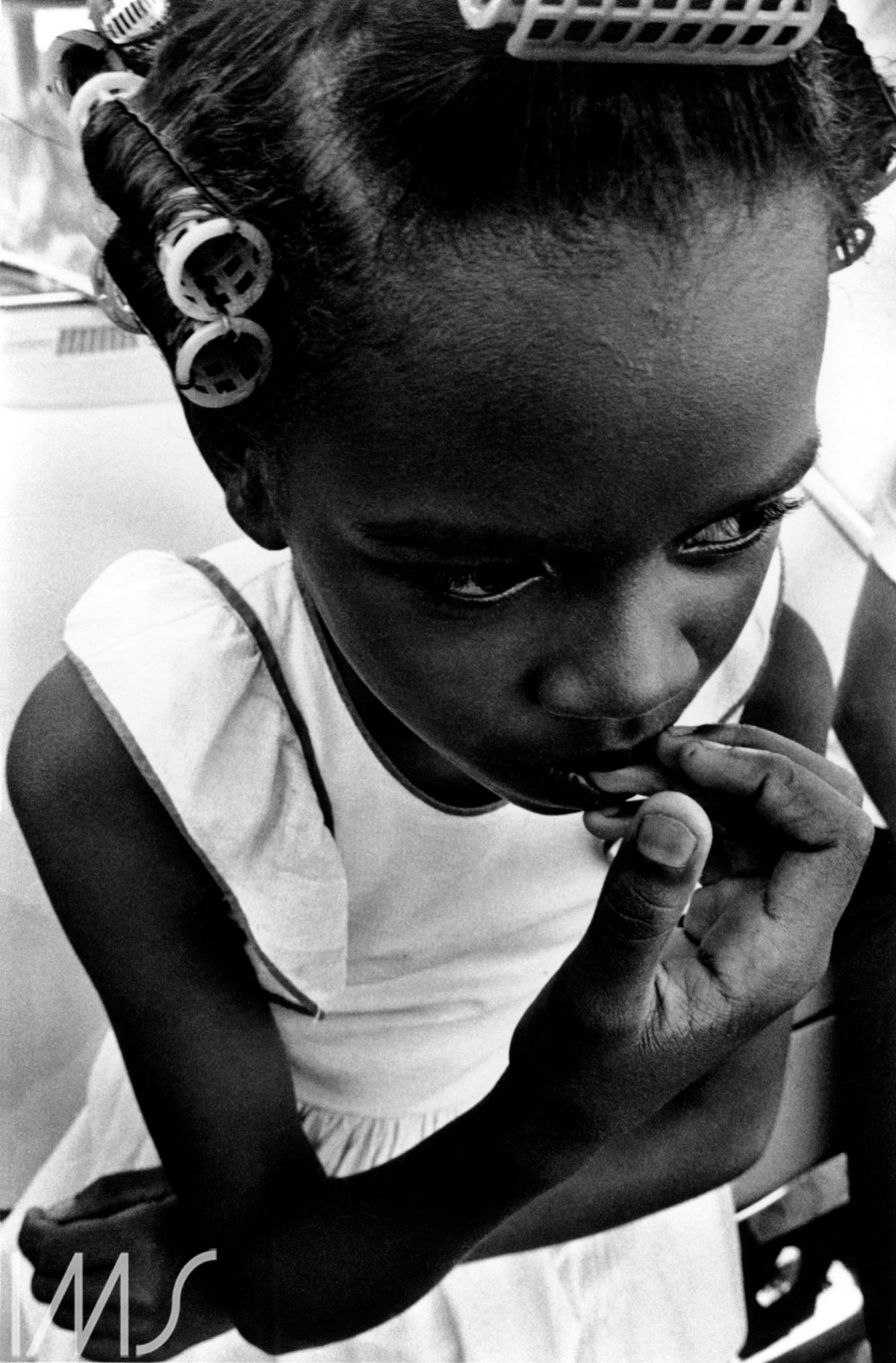 Menina. Brasil, c. 1974. Foto de Madalena Schwartz/Acervo IMS