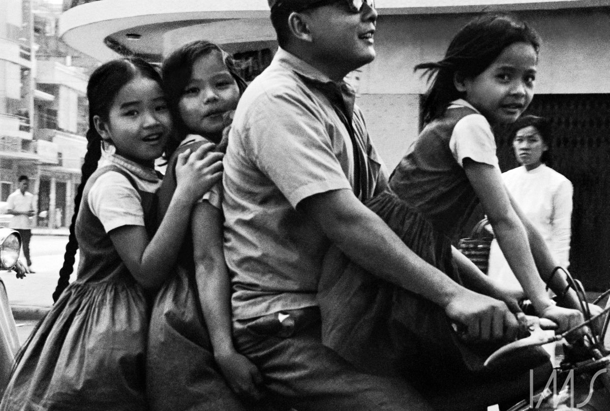 Bicicletas, Ho Chi Minh, antiga Saigon, Vietnã, 1968 circa. Foto de Otto Stupakoff/ Acervo Instituto Moreira Salles.