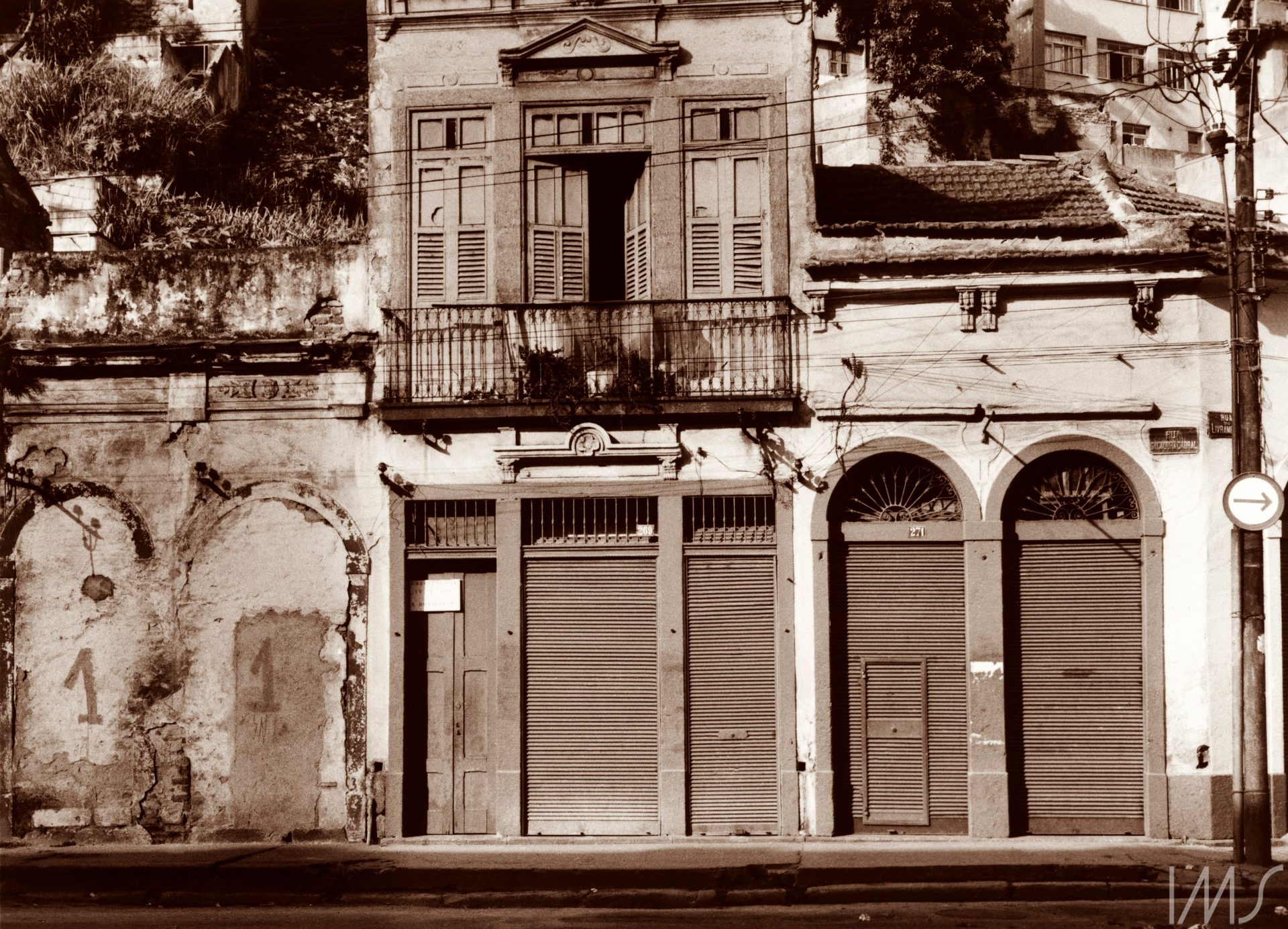 Casario da rua Sacadura Cabral. Rio de Janeiro, 1986 (Rossini Perez/Acervo IMS)