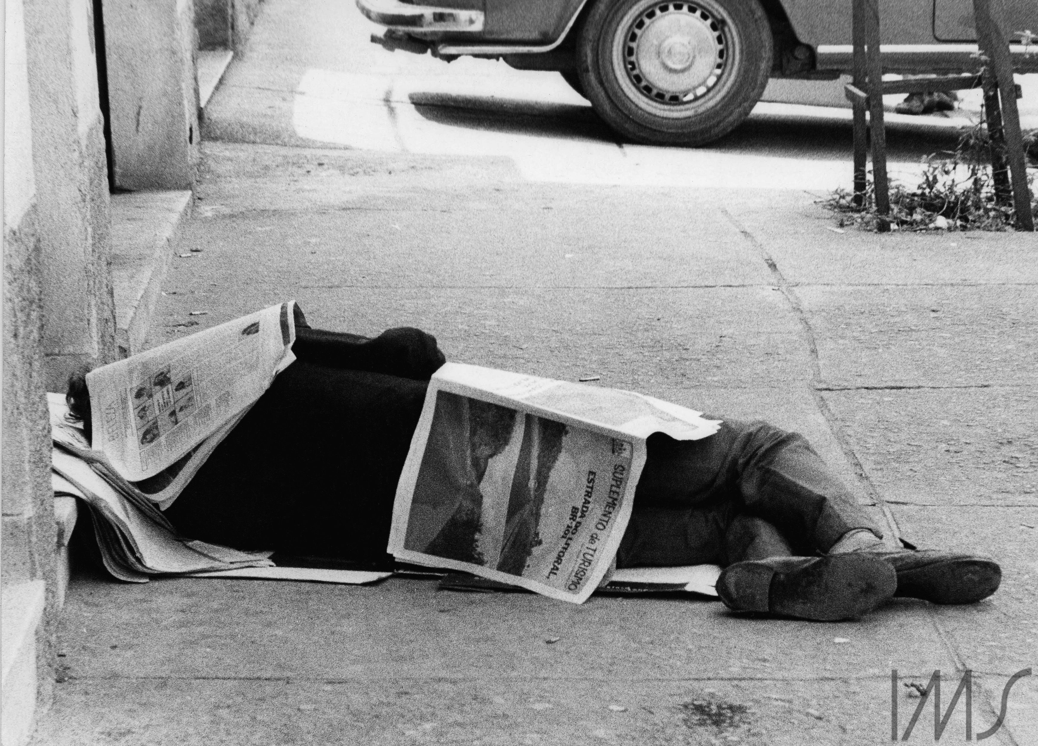 Descanso em branco e preto, 1973. São Paulo, SP - Brasil. Foto de Stefania Bril. Acervo IMS / Arquivo Stefania Bril