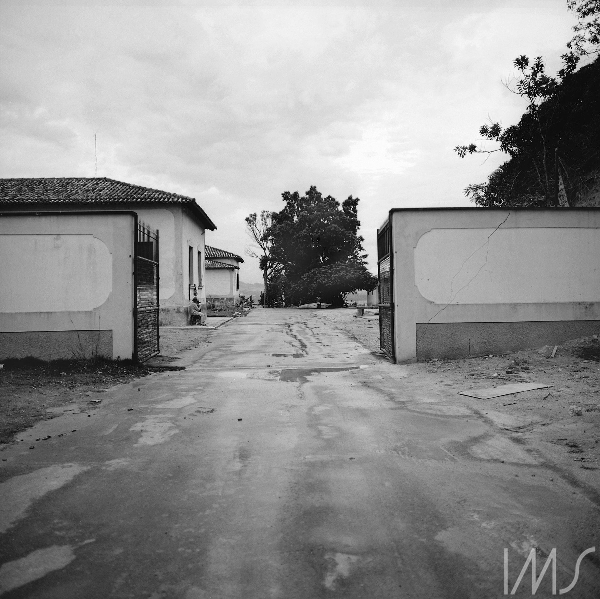 Entrada do asilo São Vicente de Paulo. Foto de Lily Sverner/ IMS