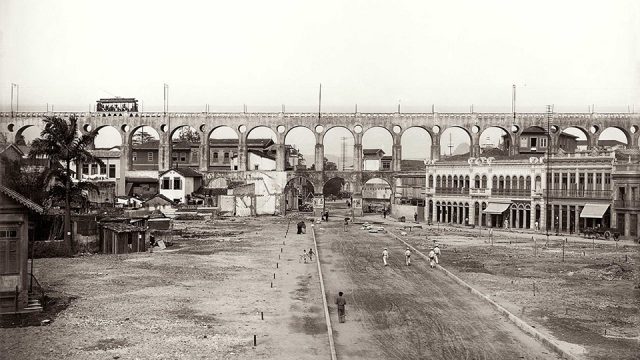 Aqueduto da Carioca, também conhecido como Arcos da Lapa, 1905 / Acervo IMS. Fotografia de Marc Ferrez.