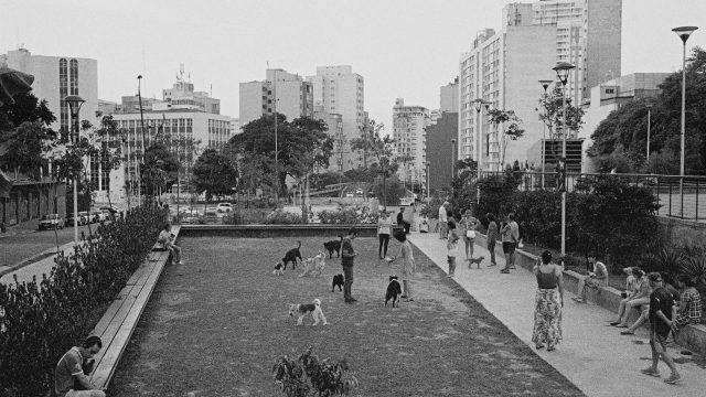 Praça Roosevelt #2, 2014. Fotografia de Mauro Restiffe / São Paulo, fora de alcance, projeto realizado pelo IMS 