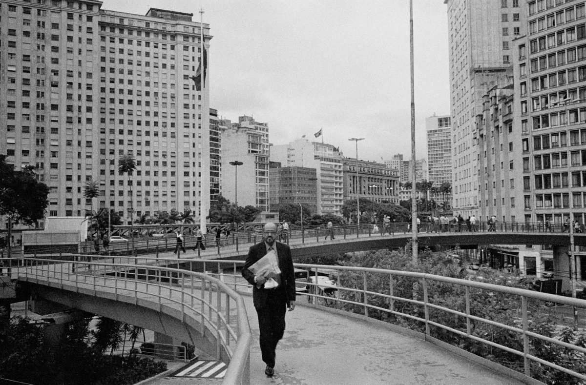 Praça da Bandeira, 2014. Fotografia de Mauro Restiffe / São Paulo, fora de alcance, projeto realizado pelo IMS