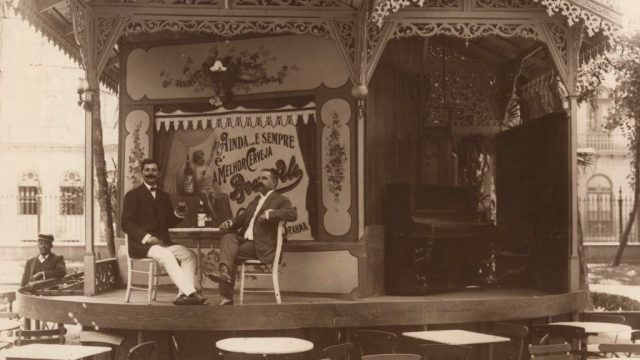 Augusto Malta. Quiosque “Chopp Berrante” no Passeio Público, década de 1900. Rio de Janeiro, RJ / Acervo IMS