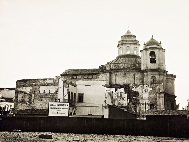 Igreja de São Pedro dos Clérigos. 1733, demolida em 1944 (Arquivo Diários Associados-RJ/Acervo IMS)
