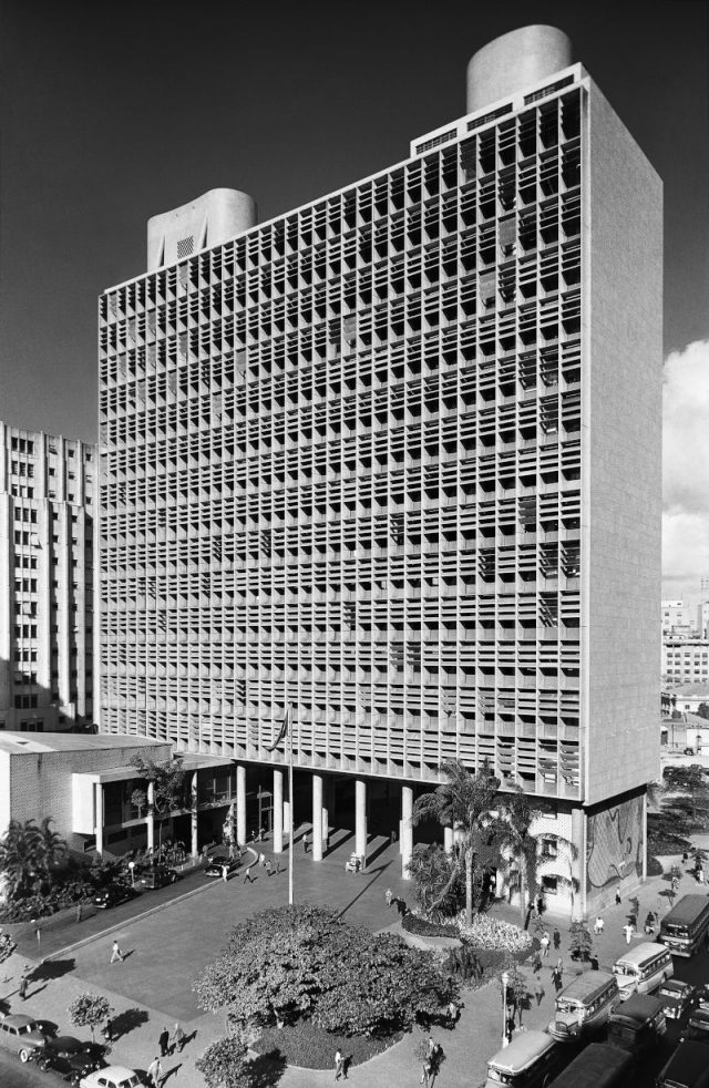 Marcel Gautherot: Edifício Gustavo Capanema, sede do Ministério da Educação e Saúde, c.1955. Rio de Janeiro, RJ (Acervo IMS)