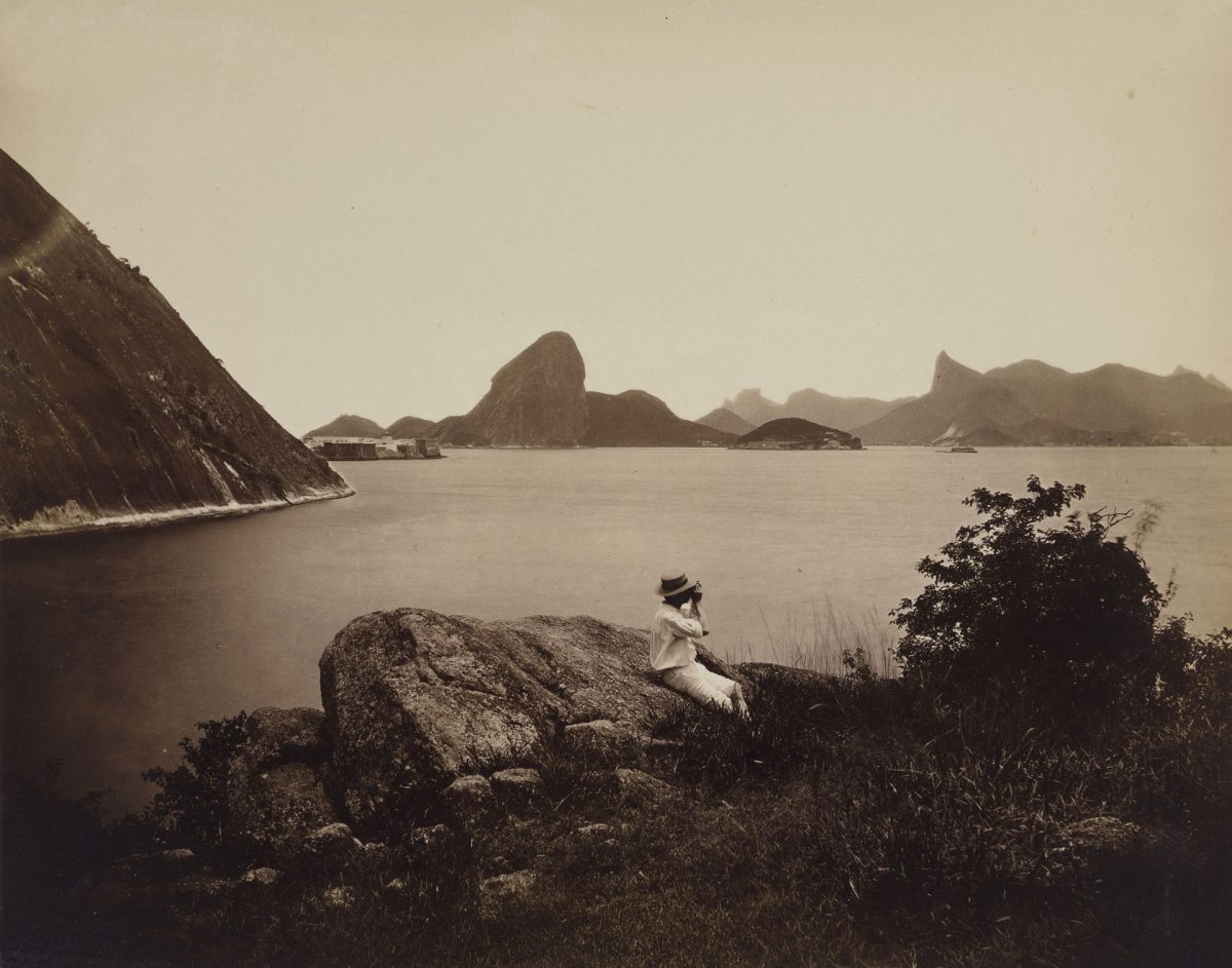Pão de Açúcar, Corcovado e Baía de Guanabara vistos de Niterói. Niterói, RJ, c. 1890. Foto de Marc Ferrez / Acervo IMS
