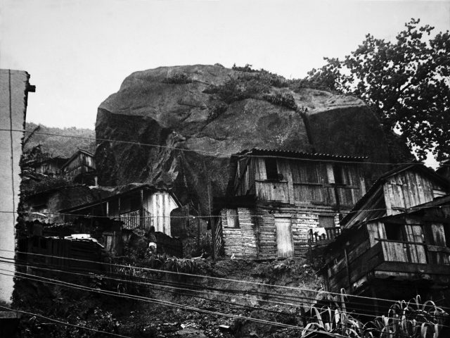 Pedra do Morro São João, no Engenho Novo – <em>O Jornal</em>, 14 de janeiro de 1966 (Arquivo Diários Associados-RJ/Acervo IMS)