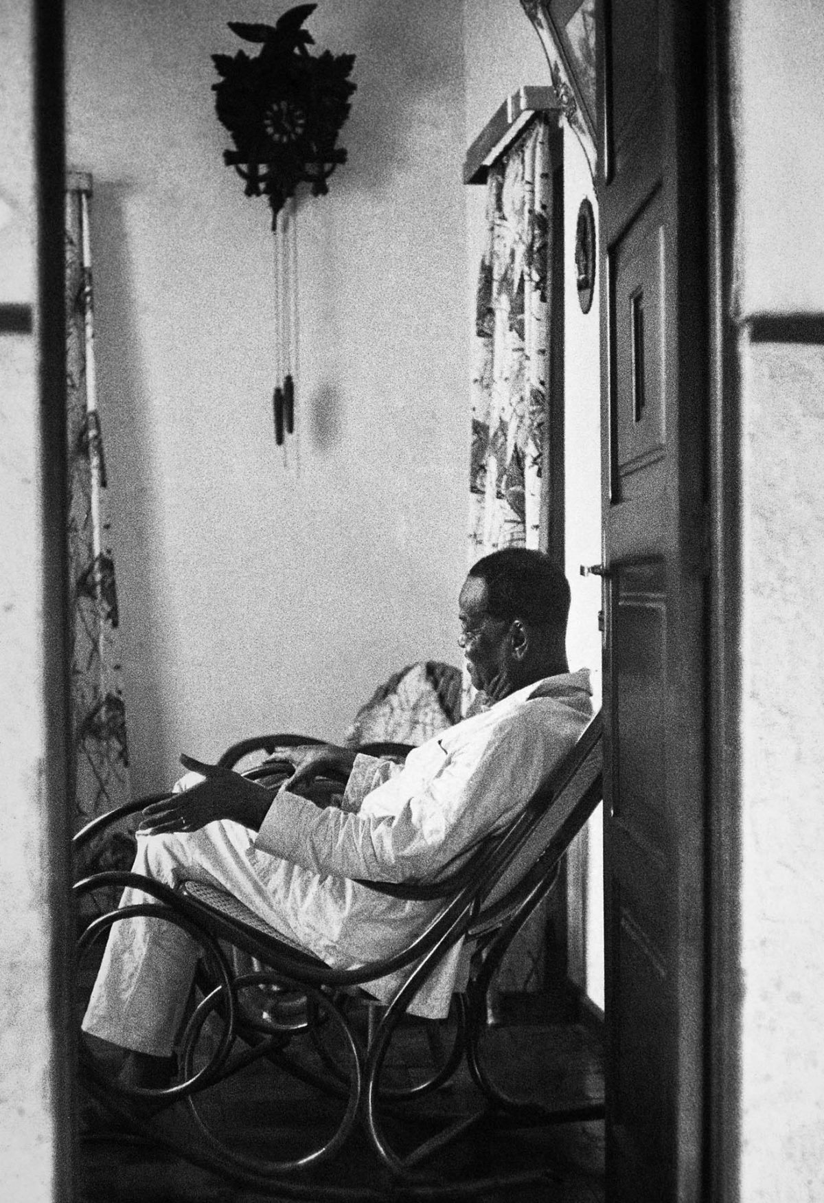 Pixinguinha em casa. Rio de Janeiro, 1968. Foto de Walter Firmo/ Acervo IMS