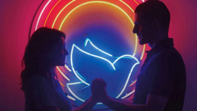 Cena do filme &quot;Divino amor&quot;, de Gabriel Mascaro
