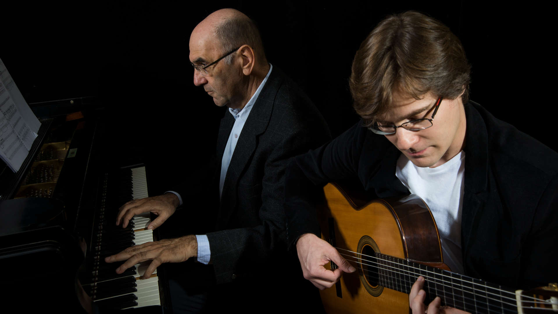 Os músicos Rafael dos Santos e Eduardo Lobo. Foto de Isabela Senatore