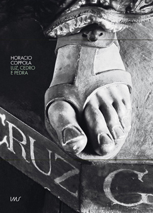 Capa do livro Luiz, cedro e pedra - Esculturas do aleijadinho fotografadas por Horácio Coppola