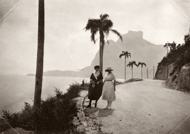 Avenida Niemeyer, com a praia de são Conrado ao fundo, por volta de 1907. Autoria não identificada/  Acervo IMS