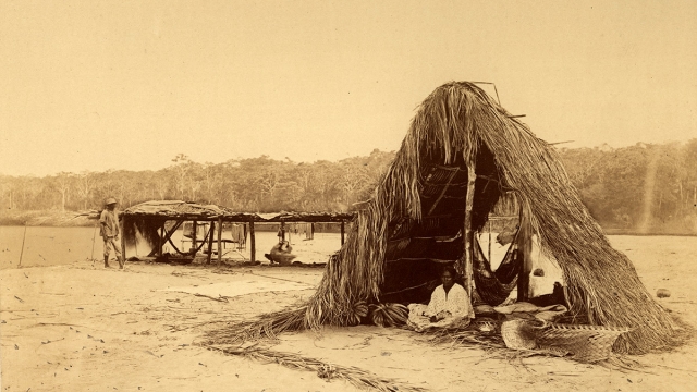Pescadores de Pirarucu na margem do rio Amazonas, 1868. Detalhe de foto de Albert Frisch. Álbum Coleção Alphons Stübel. Convênio Leibniz-Institut für Landerkunde/IMS 