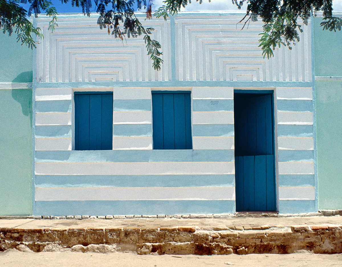 Fazenda Nova, Pernambuco, 1985. Foto da série Pinturas e platibandas, de Anna Mariani. Acervo IMS / Arquivo Anna Mariani