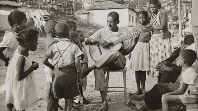 Cartola, Mangueira, Rio de Janeiro, RJ, c. jul. 1957. Detalhe da imagem. Autoria não identificada. Coleção Diários Associados/ Acervo IMS