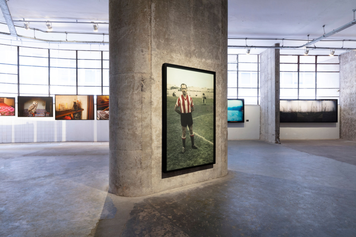 Vista da série Desvio na exposição Entre Nós: dez anos de Bolsa ZUM/IMS, 2023. Fotografias de Helena Martins-Costa 