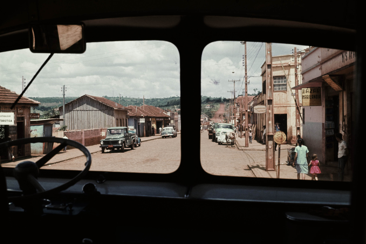 Próximo a Londrina. c.1970. Foto de Jorge Bodanzky. Acervo Jorge Bodanzky / IMS