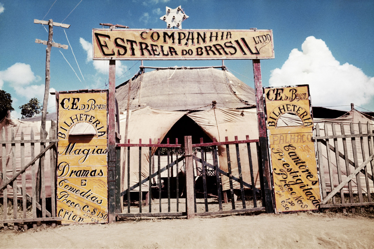 Circo Companhia Estrela do Brasil, Araçariguama, SP, c. 1968. Foto de Jorge Bodanzky. Acervo Jorge Bodanzky / IMS