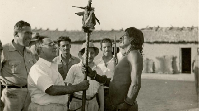Getúlio Vargas em visita à Aldeia Karajá, na Ilha do Bananal (TO), agosto de 1940. Ilha do Bananal, Tocantins / Acervo Museu da República