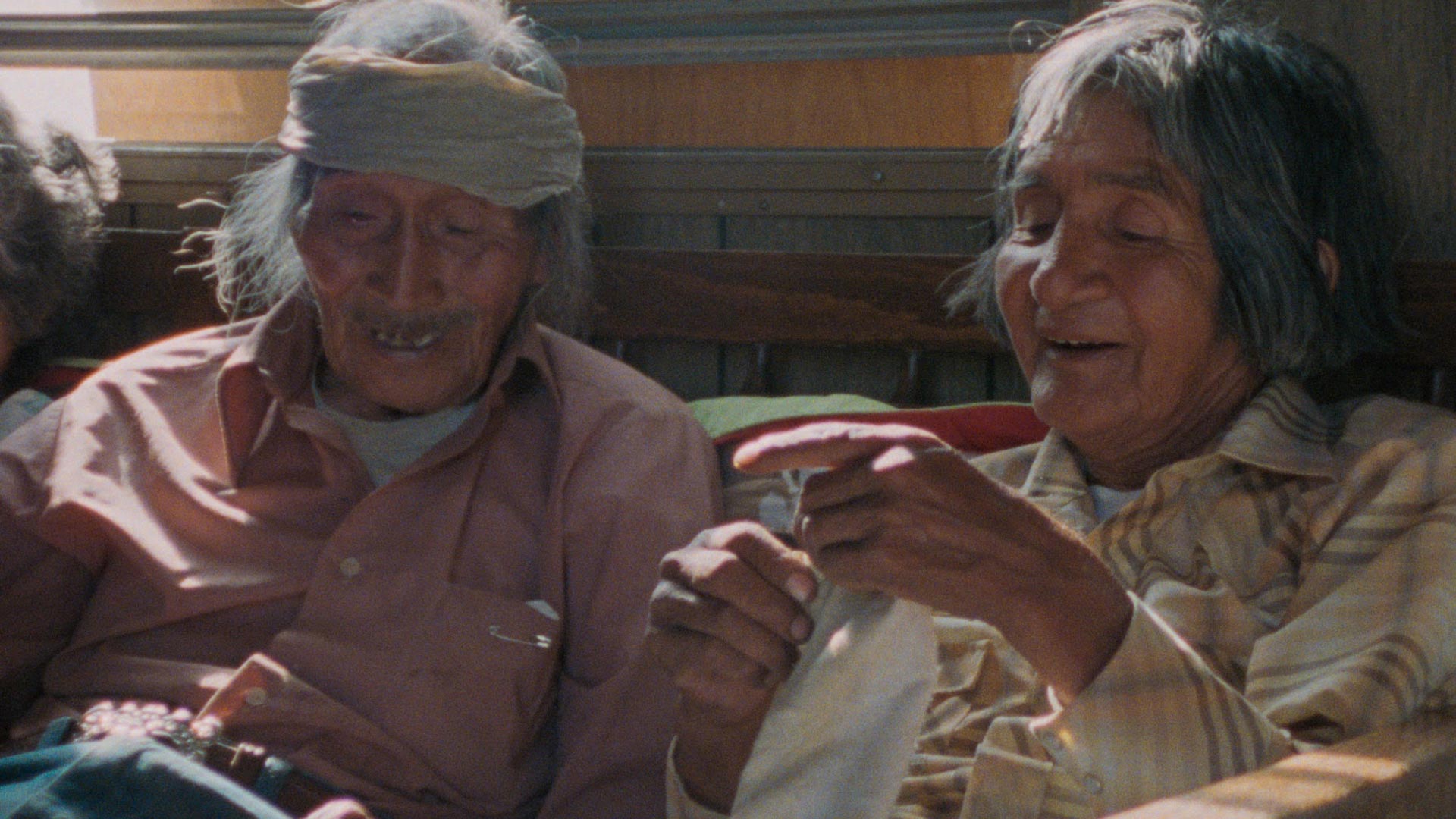Cena de Techqua Ikachi – Terra, minha vida, de James Danaqyumptewa, Agnes Barmettler e Anka Schmid