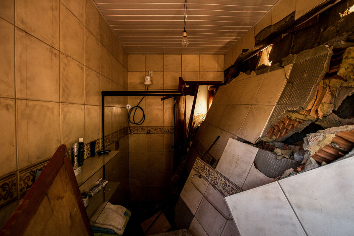 Região Serrana, Rio de Janeiro #9, Janeiro de 2011. 54 x 80 cm.  Obra de Edu Marin. Obra de Edu Marin. Coleção de Arte Contemporânea / Acervo IMS 