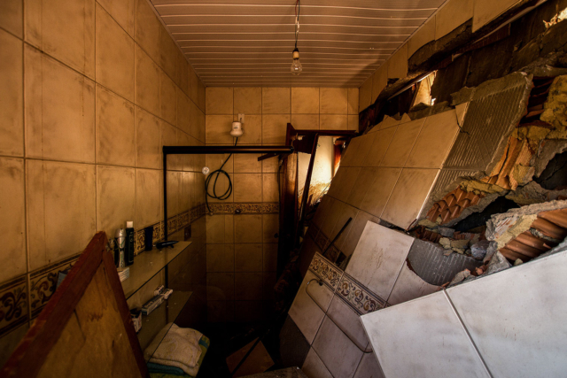 Região Serrana, Rio de Janeiro #9, Janeiro de 2011. 54 x 80 cm.  Obra de Edu Marin. Obra de Edu Marin. Coleção de Arte Contemporânea / Acervo IMS 