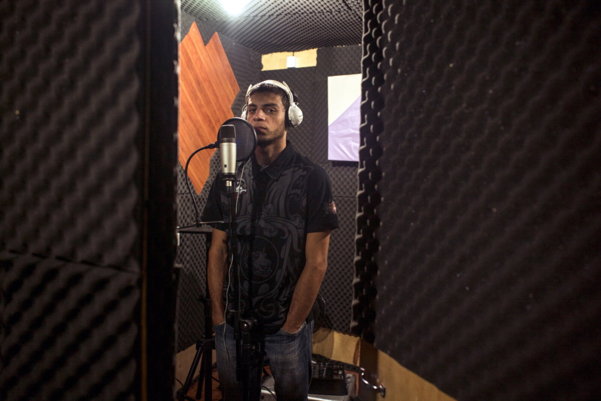 Sem título #8, 2014, da série Offside Brazil. 30 x 42 cm. Foto de André Vieira. Coleção de Arte Contemporânea / Acervo IMS 