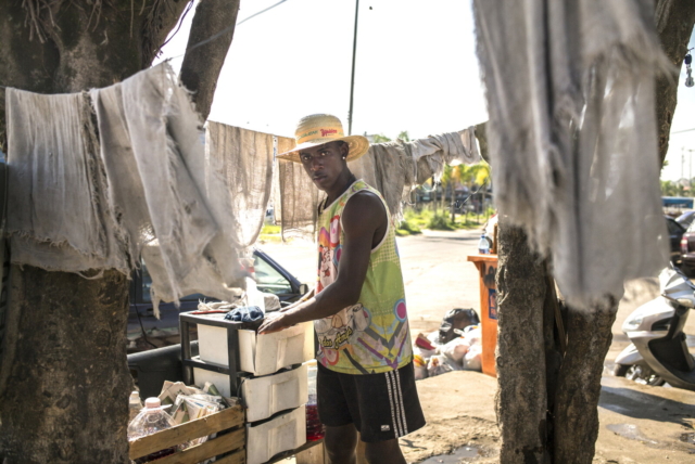 Sem título #12, 2014, da série Offside Brazil. 30 x 42 cm. Foto de André Vieira. Coleção de Arte Contemporânea / Acervo IMS 