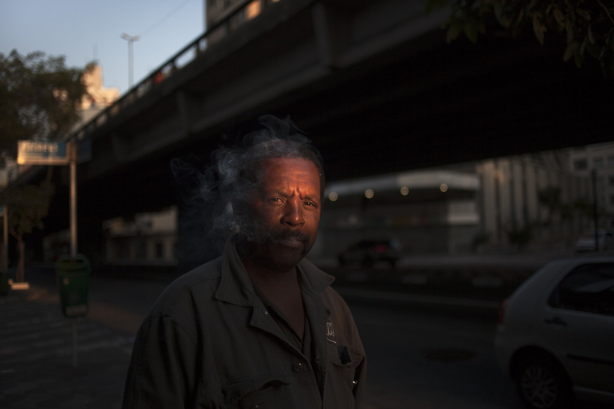 Sem título #5, 2014, da série Offside Brazil. 30 x 42 cm. Foto de Breno Rotatori. Coleção de Arte Contemporânea / Acervo IMS  