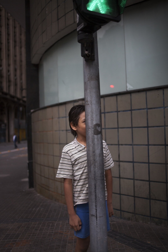 Sem título #7, 2014, da série Offside Brazil. 30 x 42 cm. Foto de Breno Rotatori. Coleção de Arte Contemporânea / Acervo IMS   