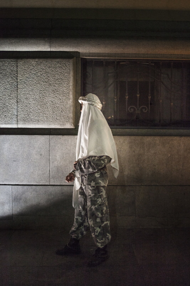 Sem título #8, 2014, da série Offside Brazil. 30 x 42 cm. Foto de Breno Rotatori. Coleção de Arte Contemporânea / Acervo IMS  