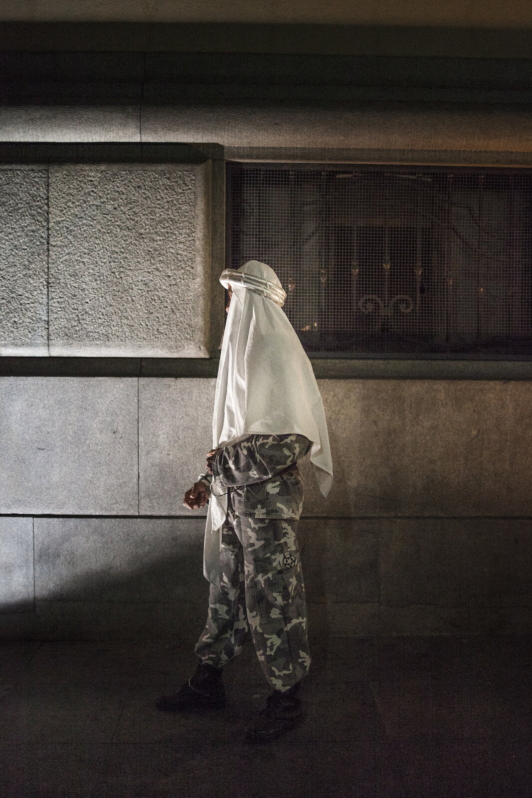 Sem título #8, 2014, da série Offside Brazil. 30 x 42 cm. Foto de Breno Rotatori. Coleção de Arte Contemporânea / Acervo IMS  