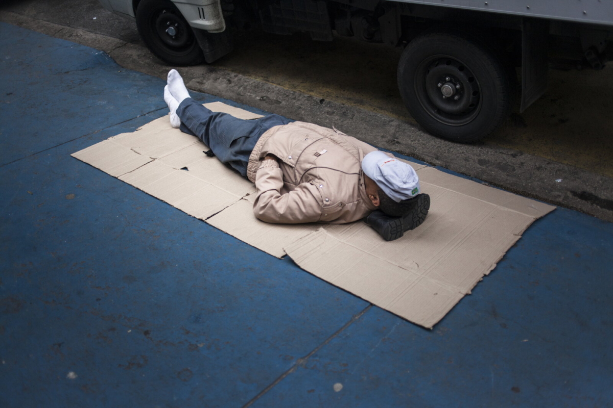 Campos Elíseos, São Paulo, 2014, da série Offside Brazil. 30 x 42 cm. Foto de Breno Rotatori.  Coleção de Arte Contemporânea / Acervo IMS  