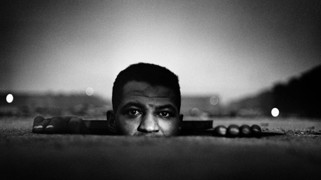 O homem que emerge, Harlem, Nova York, 1952. Detalhe de foto de Gordon Parks / Cortesia © Fundação Gordon Parks