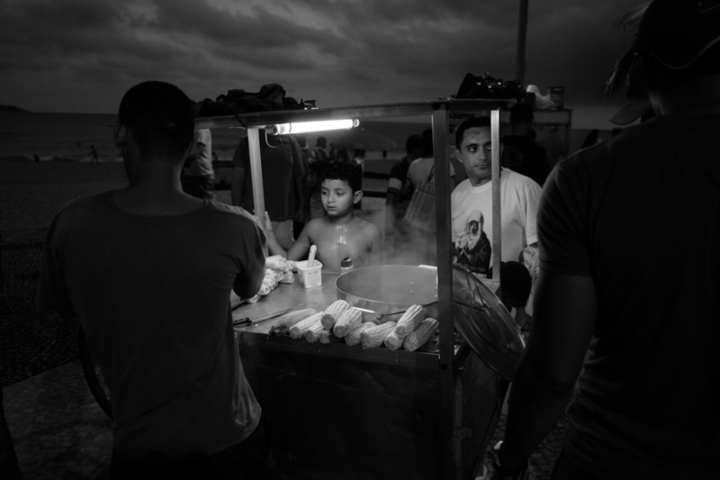 Rio de Janeiro, da série Offside Brazil. 30 x 42 cm. © David Alan Harvey/ Magnum Photos. Coleção de Arte Contemporânea/ Acervo IMS