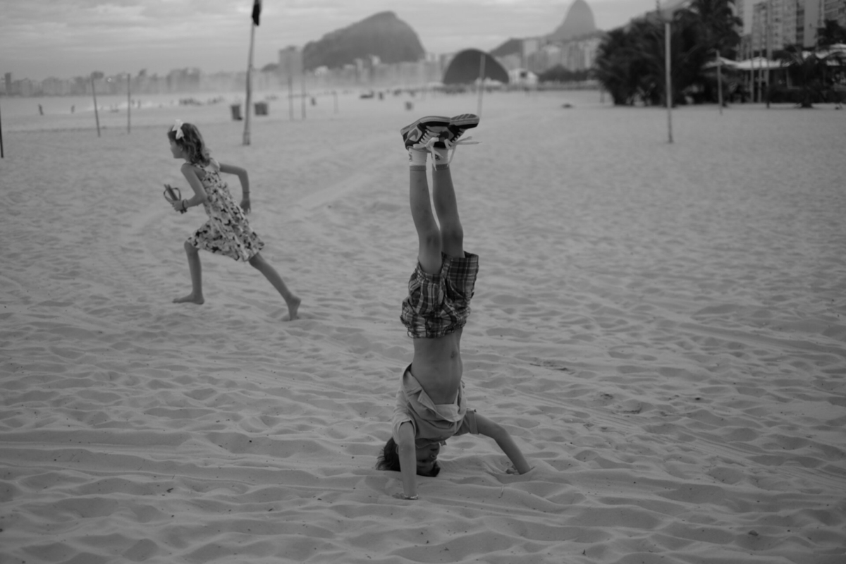 Sem título #14, 2014, da série Offside Brazil. 30 x 42 cm. © David Alan Harvey/ Magnum Photos. Coleção de Arte Contemporânea/ Acervo IMS