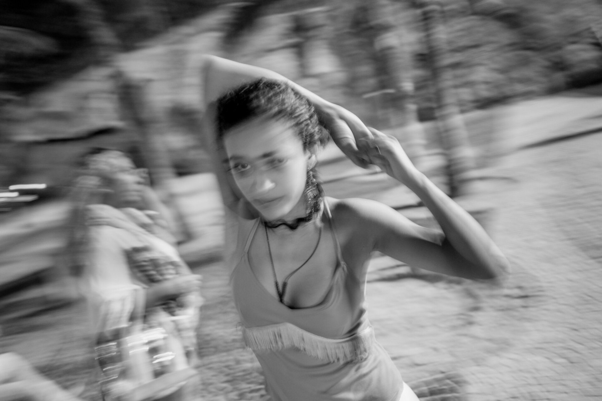 A estudante de teatro Bianca Leticia, de 18 anos, atua com o grupo teatral Hotel da Loucura, do Instituto Nise da Silveira (Rio de Janeiro), que usa o teatro e a performance como parte do tratamento de pacientes psiquiátricos. 2014, da série Offside Brazil. 30 x 42 cm. © David Alan Harvey/ Magnum Photos. Coleção de Arte Contemporânea/ Acervo IMS