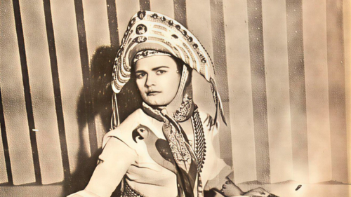 Marinês em sua roupa de cangaceira. Foto de Wilson Lopes. Radiolândia, 21/12/1957