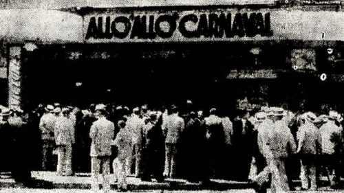 P&uacute;blico na porta do Cinema Alhambra no dia da estreia de &ldquo;Al&ocirc;, al&ocirc;, Carnaval!&rdquo;. Di&aacute;rio Carioca, 21/06/1936 [Hemeroteca Digital da Biblioteca Nacional]